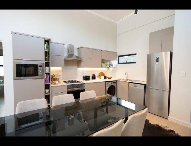 2 BEDROOM APARTMENT FOR SALE IN BRYANSTON